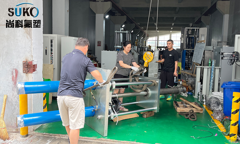 PTFE 棒材挤出机安装过程(图1)